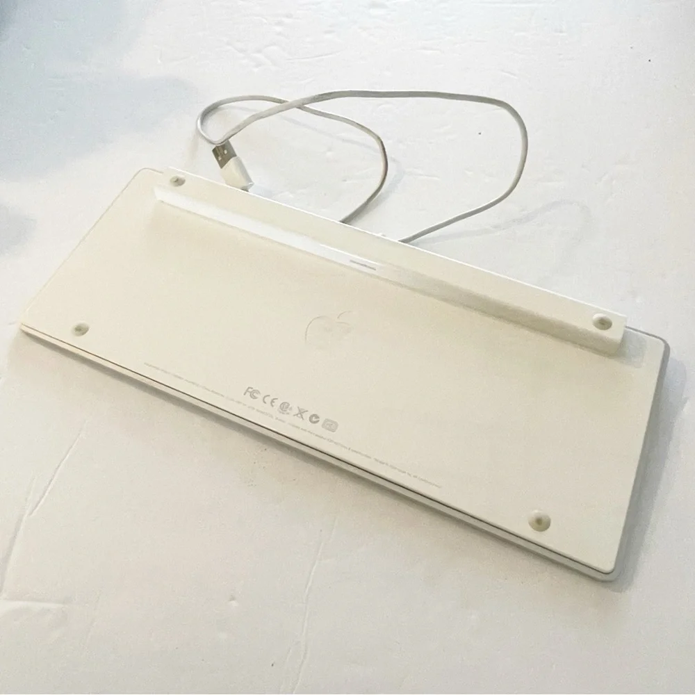Genuine Apple A1242‎ Wired USB Compact Aluminum Keyboard 2 USB Ports MB869LL/A